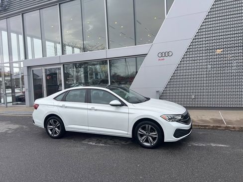 Used 2023 Volkswagen Jetta SE w/ Panoramic Sunroof Package image 12