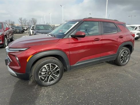 Used 2025 Chevrolet TrailBlazer LT image 4