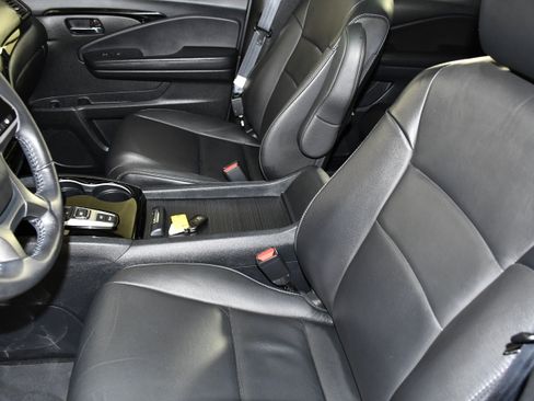 Used 2020 Honda Pilot Touring image 39