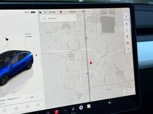 Used 2024 Tesla Model Y 2WD image 25