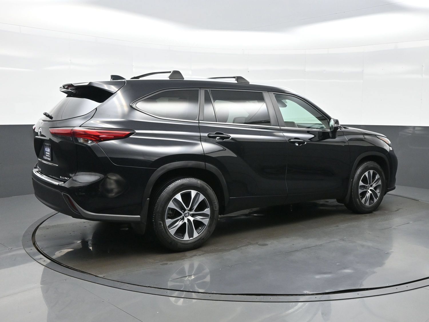 Used 2023 Toyota Highlander XLE AWD/4WD image 6