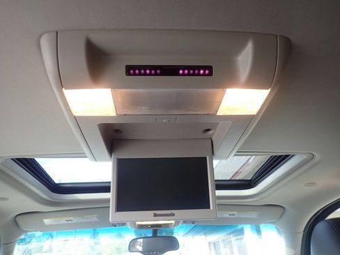 Used 2013 Cadillac Escalade ESV Premium AWD/4WD image 16