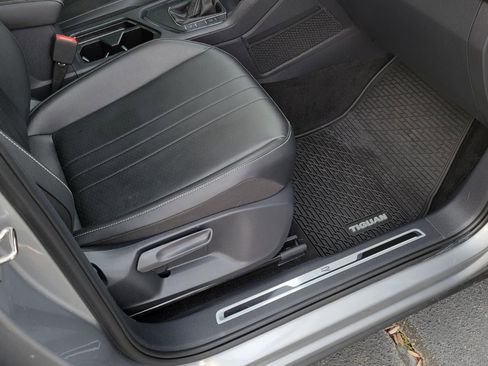 Certified 2024 Volkswagen Tiguan SE R-Line image 36