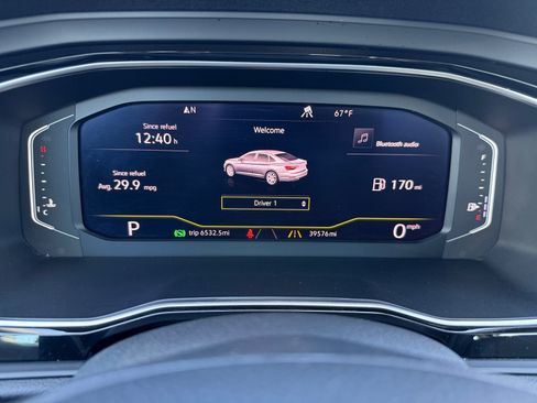 Used 2019 Volkswagen Jetta SEL w/ Cold Weather Package FWD image 11