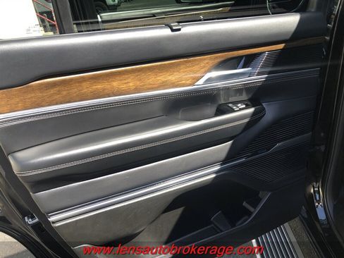 Used 2022 Jeep Grand Wagoneer Series I AWD/4WD image 15
