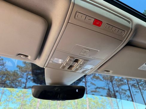 Used 2019 Volkswagen Atlas SE FWD image 22