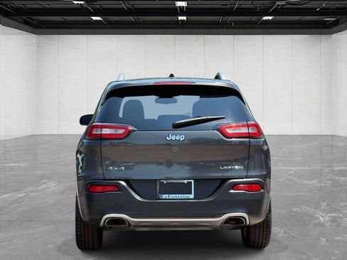 Used 2017 Jeep Cherokee Limited w/ Luxury Group AWD/4WD image 6