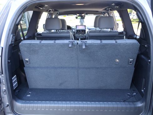 Used 2023 Lexus GX 460 Premium w/ Accessory Package AWD/4WD image 37