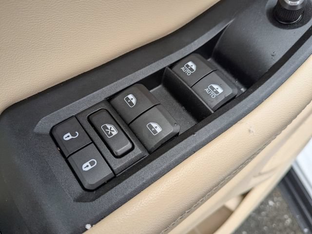 Used 2023 Jeep Grand Cherokee Limited AWD/4WD image 11