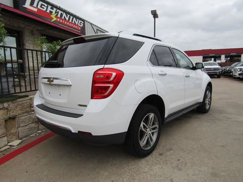 Used 2017 Chevrolet Equinox Premier w/ Enhanced Convenience Package AWD/4WD image 4