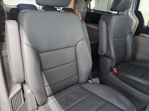 Used 2009 Volkswagen Routan SEL Premium FWD image 34