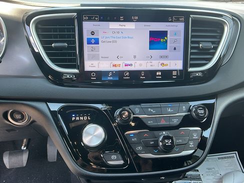 New 2026 Chrysler Voyager LX image 28