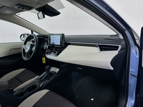 Used 2025 Toyota Corolla LE image 27
