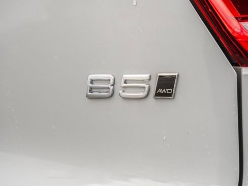 Certified 2025 Volvo XC40 B5 Ultra w/ Climate Package image 8