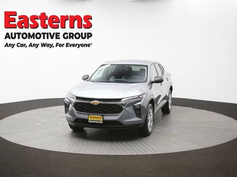 Used 2024 Chevrolet Trax LS w/ Driver Confidence Package FWD image 48