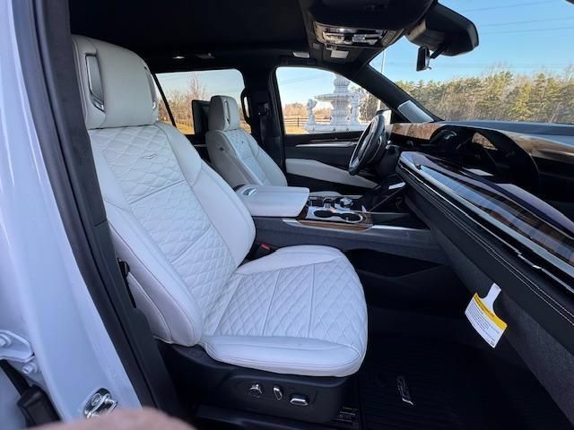 Used 2026 Cadillac Escalade ESV Platinum Sport w/ LPO, Floor Liner Package AWD/4WD image 7