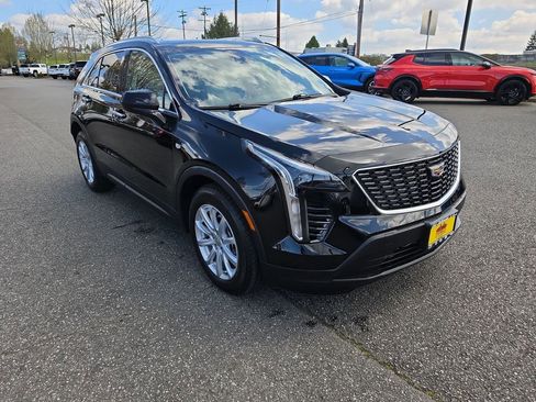 Certified 2021 Cadillac XT4 Luxury w/ Cold Weather Package image 8