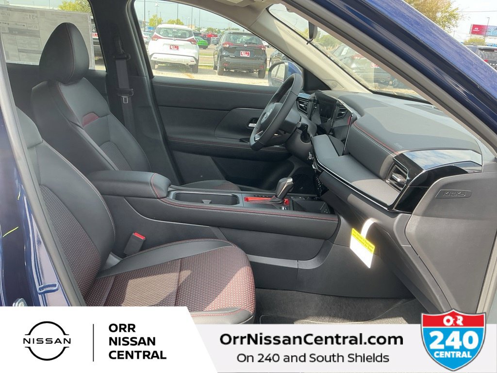Used 2025 Nissan Kicks SR FWD image 11