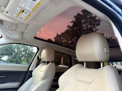 Used 2016 Land Rover Range Rover Evoque SE Premium image 32