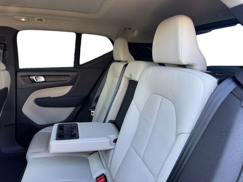 Certified 2023 Volvo XC40 B5 Plus w/ Protection Package Premier AWD/4WD image 25