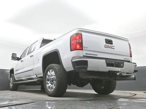 Used 2019 GMC Sierra 2500 Denali w/ Duramax Plus Package AWD/4WD image 33