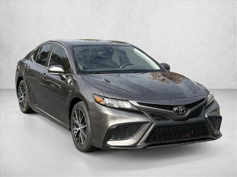 Used 2024 Toyota Camry SE image 4