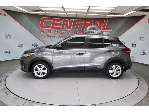 Used 2025 Nissan Kicks Play S FWD image 3
