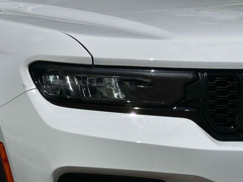 Used 2023 Jeep Grand Cherokee Altitude AWD/4WD image 8