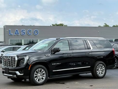 Used 2025 GMC Yukon XL Denali AWD/4WD image 1