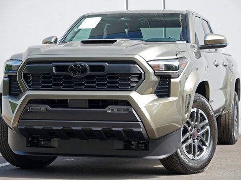 Used 2026 Toyota Tacoma TRD Sport RWD image 3