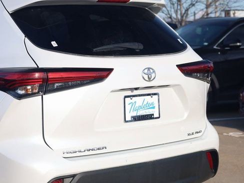 Used 2022 Toyota Highlander XLE image 7