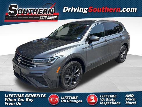 Used 2022 Volkswagen Tiguan SE FWD image 1