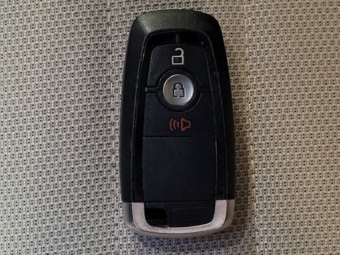 Used 2019 Ford Edge SE FWD image 32