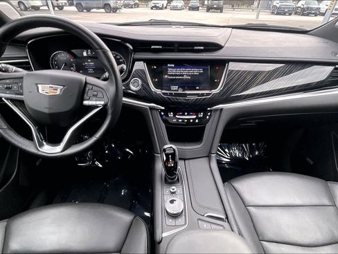 Used 2025 Cadillac XT6 Premium Luxury image 16