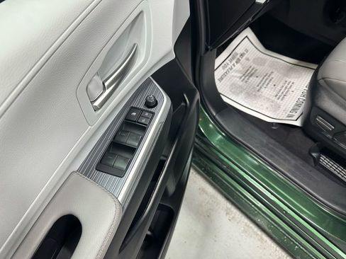 Used 2025 Toyota Sienna XLE image 9