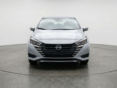 Used 2025 Nissan Versa SV image 2