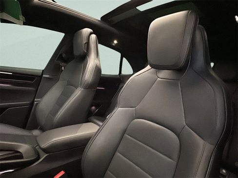 Used 2025 Porsche Macan 4S Electric image 9