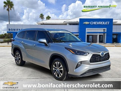 Used 2024 Toyota Highlander XLE image 1