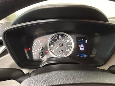 Used 2021 Toyota Corolla LE w/ Carpet Mat Package (TMS) FWD image 17