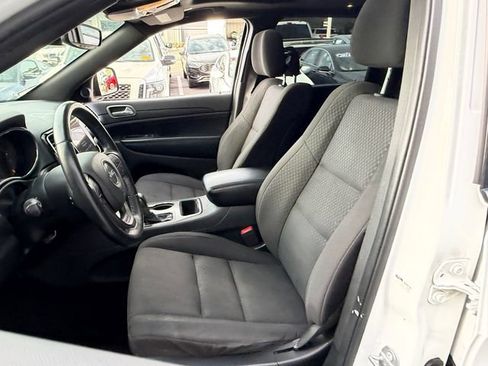 Used 2019 Jeep Grand Cherokee Laredo RWD image 11