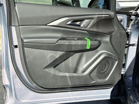 New 2025 Chevrolet Equinox EV LT image 10