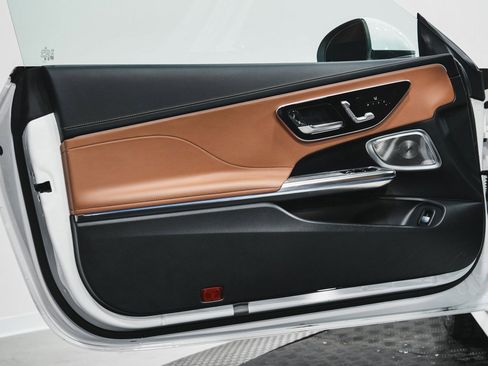 Used 2025 Mercedes-Benz CLE 300 4MATIC Coupe image 11