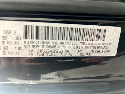Used 2019 Jeep Cherokee Latitude Plus w/ Comfort/Convenience Group FWD image 33