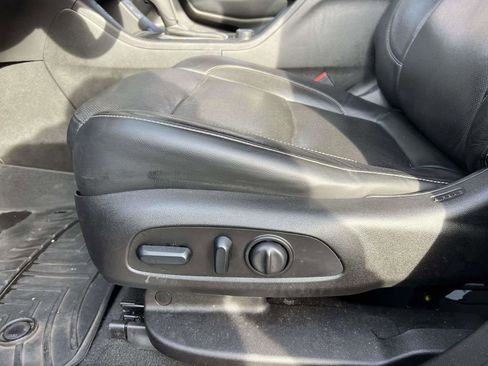 Used 2018 GMC Acadia SLT image 19