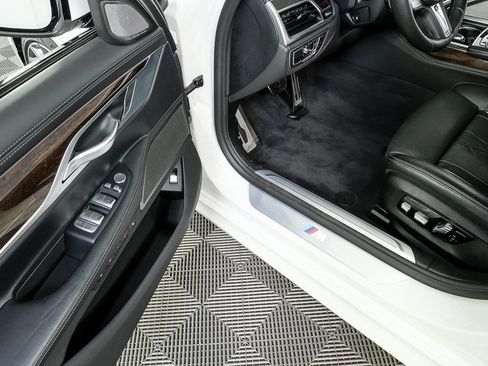 Used 2022 BMW 750i xDrive 750i xDrive w/ Luxury Rear Seating Package image 8