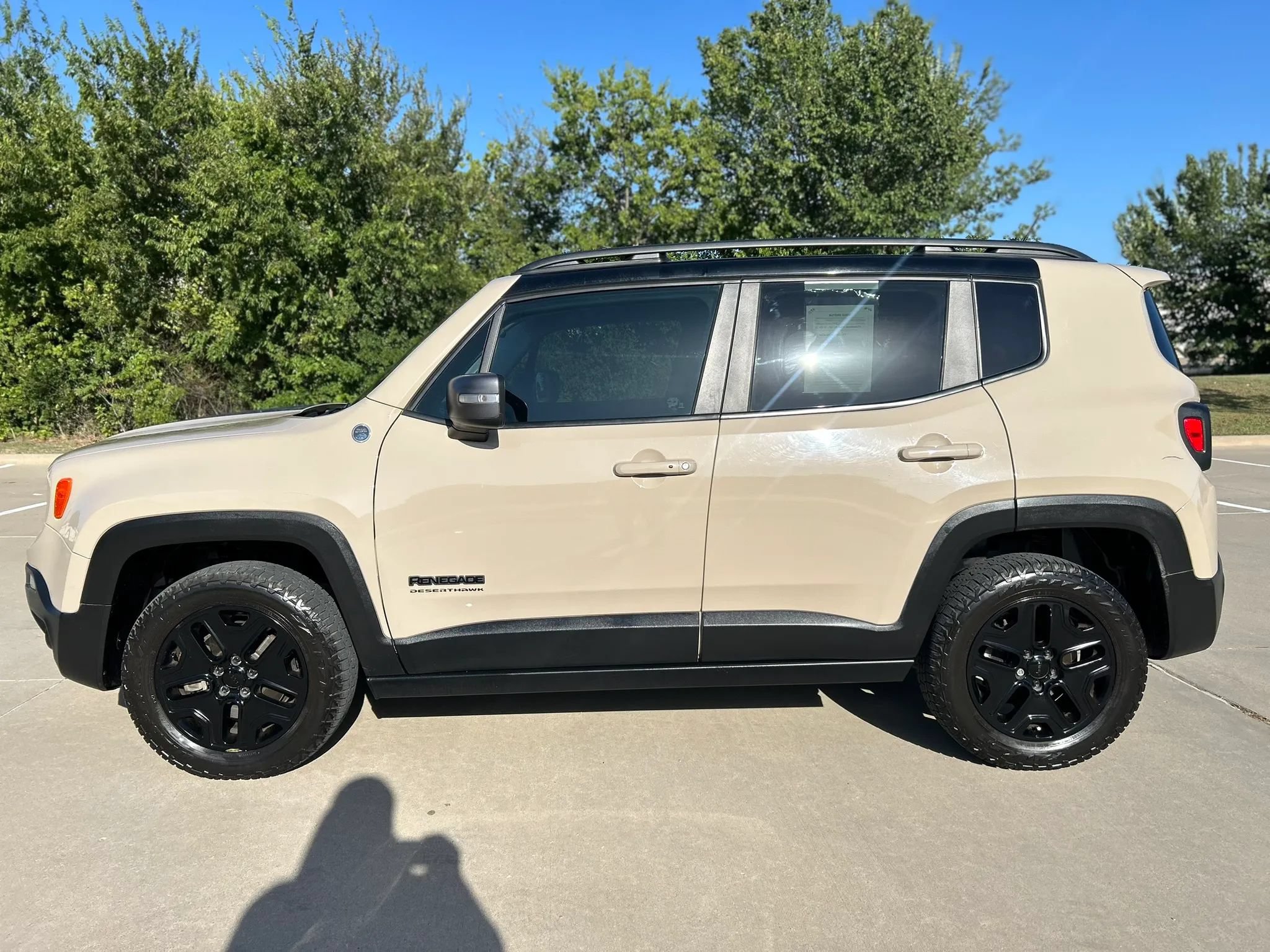 Used 2017 Jeep Renegade Trailhawk AWD/4WD image 9