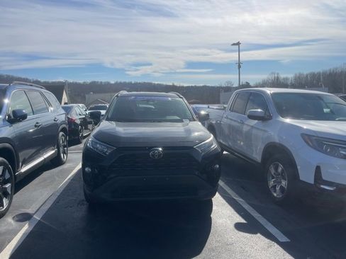 Used 2020 Toyota RAV4 XLE image 24