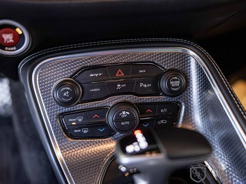 Used 2015 Dodge Challenger SRT Hellcat image 29