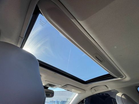 Used 2020 Toyota Camry SE image 7