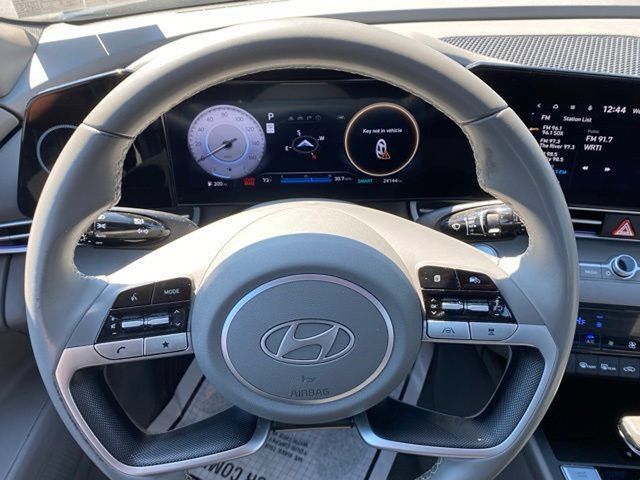Used 2024 Hyundai Elantra SEL w/ Convenience Package FWD image 19
